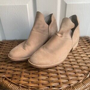 Eileen Fisher Leaf Suede Bootie - light tan, size 9.5